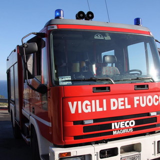 Lingueglietta: piccolo incendio di sterpaglie in mattinata, intervento di Vigili del Fuoco e Volontari Lingueglietta: piccolo incendio di sterpaglie in mattinata, intervento di Vigili del Fuoco e Volontari