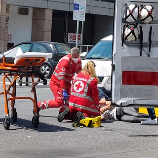 Sanremo: due incidenti in pochi minuti alla rotonda tra via Martiri e via Pietro Agosti (Foto) Sanremo: due incidenti in pochi minuti alla rotonda tra via Martiri e via Pietro Agosti (Foto)