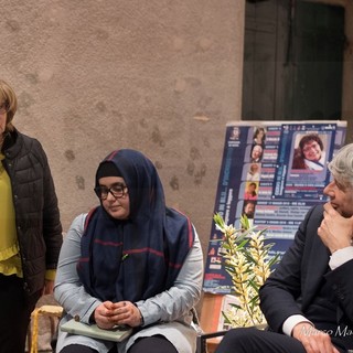 Cervo: sabato scorso l'incontro con Donatella Di Pietrantonio per la presentazione del libro 'L'Arminuta' (Foto) Cervo: sabato scorso l'incontro con Donatella Di Pietrantonio per la presentazione del libro 'L'Arminuta' (Foto)