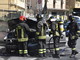 Sanremo: auto a fuoco per un surriscaldamento sul piazzale del Borgo, era appena arrivata (Foto e Video)