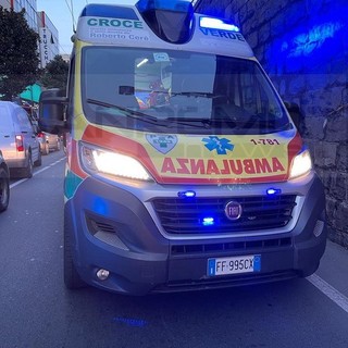Scontro auto moto sull'Imperatrice a Sanremo: giovane centauro in codice rosso all'ospedale Scontro auto moto sull'Imperatrice a Sanremo: giovane centauro in codice rosso all'ospedale