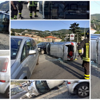 Taggia: scontro tra tre auto sulla superstrada, intervento dei Vigili del Fuoco e del 118 (Foto) Taggia: scontro tra tre auto sulla superstrada, intervento dei Vigili del Fuoco e del 118 (Foto)