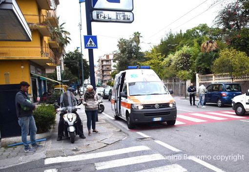 Sanremo: scontro tra una Multipla ed uno scooter, centauro trasportato in ospedale