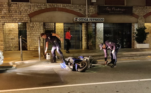Sanremo: cade con lo scooter a San Martino e dice di essere stato speronato da un mezzo 'pirata' (Foto) Sanremo: cade con lo scooter a San Martino e dice di essere stato speronato da un mezzo 'pirata' (Foto)