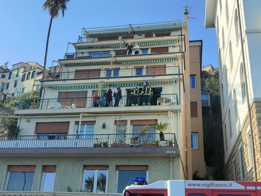 Imperia: piccolo incendio in un appartamento di via Garibaldi, intervento di Vigili del Fuoco e Carabinieri (Foto) Imperia: piccolo incendio in un appartamento di via Garibaldi, intervento di Vigili del Fuoco e Carabinieri (Foto)
