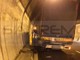 Ventimiglia: finisce con la moto sotto un camion ma esce praticamente illeso, incidente sulla A10 al confine