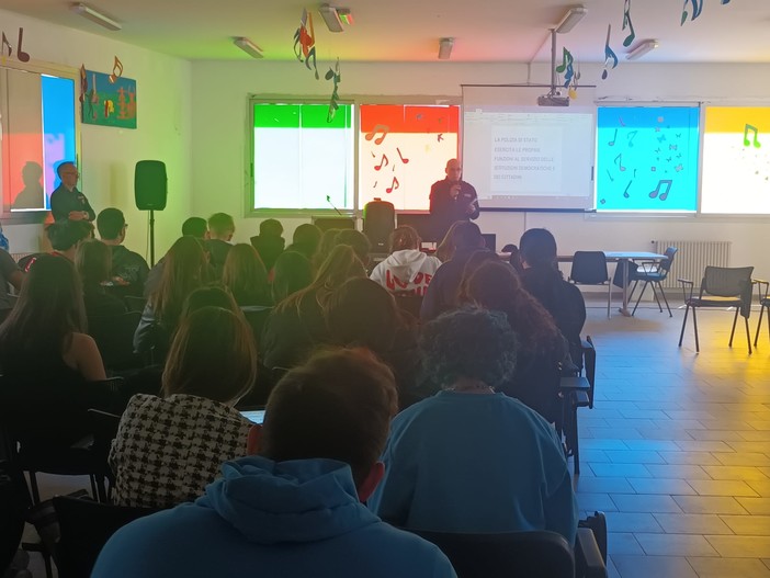 Incontro del progetto “Educazione alla legalità e alla convivenza democratica” presso l'Istituto Fermi-Polo di Ventimiglia Incontro del progetto “Educazione alla legalità e alla convivenza democratica” presso l'Istituto Fermi-Polo di Ventimiglia