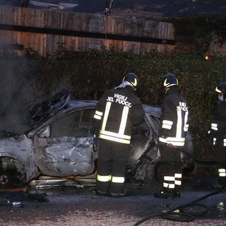 Dolceacqua: incendio distrugge un'auto sulla Provinciale 69 per un corto circuito
