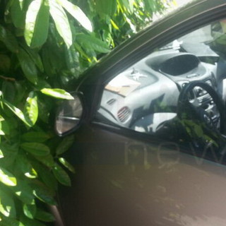 Sanremo: 84enne giapponese perde il controllo dell'auto e finisce contro un cancello in via Melandri