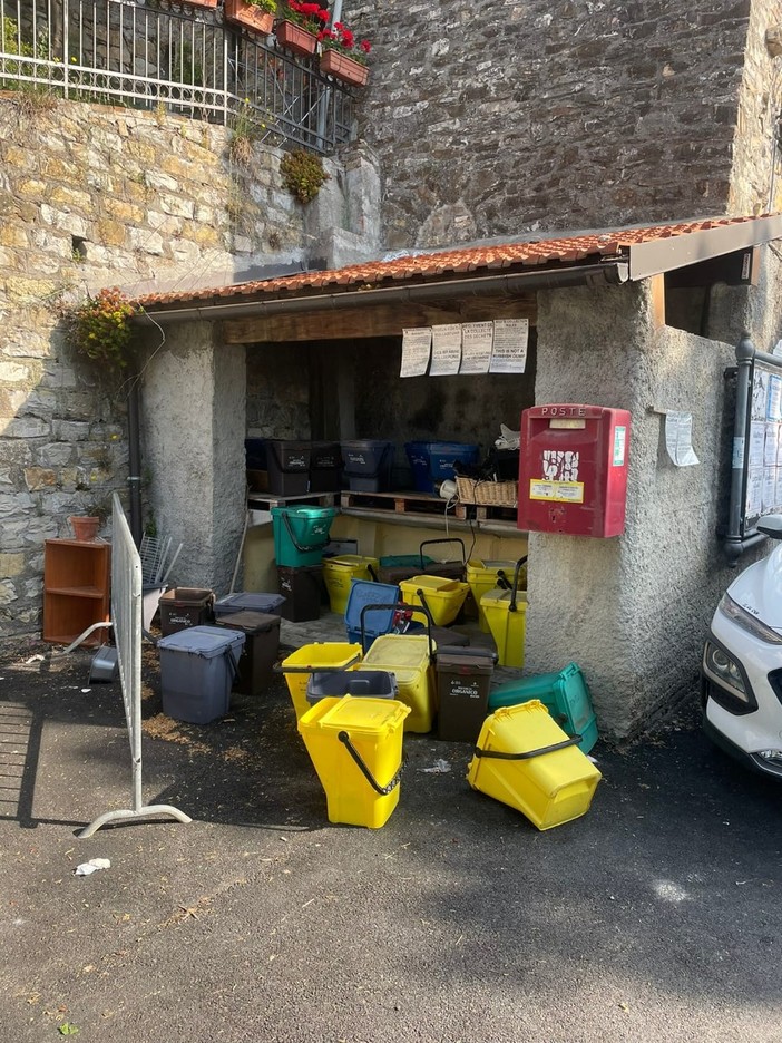 Elezioni: degrado a poca manutenzione a Torrazza, Imperia Rinasce "Mastelli vengono accatastati all'ingresso del paese"