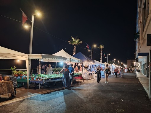 Musica live, esibizioni, street food e mercatini: a Vallecrosia al Mare torna "I mercoledì d'estate" Musica live, esibizioni, street food e mercatini: a Vallecrosia al Mare torna "I mercoledì d'estate"