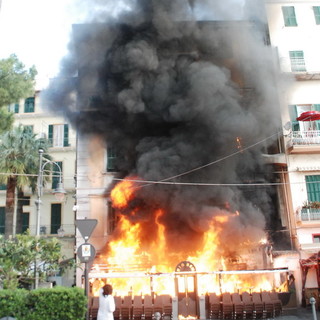 Sanremo: incendio al 'Big Ben', i due attentatori hanno fatto il 'pieno' prima dell'incendio