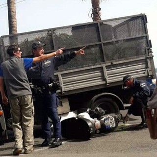 Sanremo: scooter sotto a un camion in corso Imperatrice, miracolosamente illesa la conducente