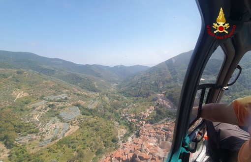 Dopo 4 giorni gli incendi del ponente ligure sono spenti: ritorno a casa per gli sfollati (Foto e video) Dopo 4 giorni gli incendi del ponente ligure sono spenti: ritorno a casa per gli sfollati (Foto e video)