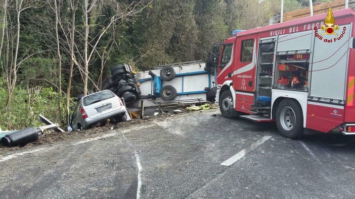 Tir ribaltato sull'A10 e chiusura Autostrada, gli ultimi aggiornamenti sulla situazione del traffico
