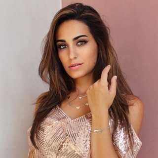 Calcio. La Sanremese domenica in campo con la maglia celebrativa del Festival, madrina dell'evento Ilaria Salerno