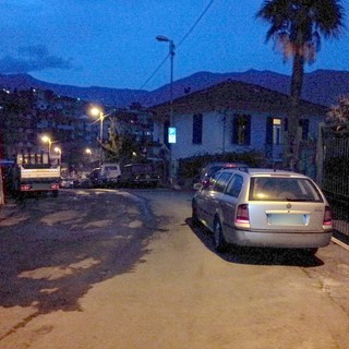Sanremo: macchine in zona pericolosa in via Capinera, la mail e le foto di un nostro lettore Sanremo: macchine in zona pericolosa in via Capinera, la mail e le foto di un nostro lettore