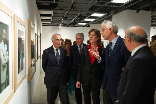 Montecarlo: grande successo per l’inaugurazione della mostra fotografica 'Ritratti e paesaggi - L’Italia sul palcoscenico'