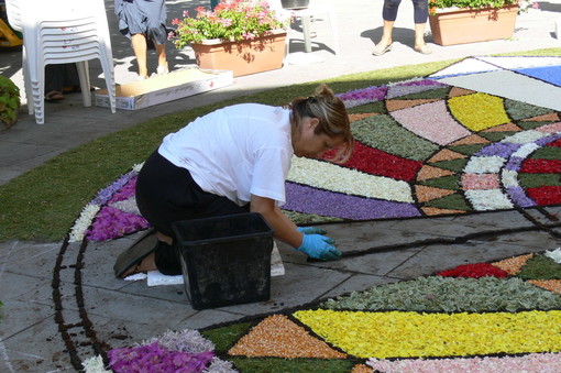 Santo Stefano al Mare: le foto e il commento dell'infiorata di quest'oggi Santo Stefano al Mare: le foto e il commento dell'infiorata di quest'oggi
