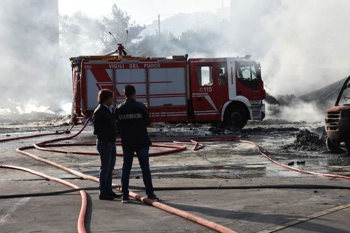 Sanremo: incendio alla Recup-Fer, Marco Del Gratta: “Danni per un milione di euro, ci sono in ballo 35 dipendenti” (Video) Sanremo: incendio alla Recup-Fer, Marco Del Gratta: “Danni per un milione di euro, ci sono in ballo 35 dipendenti” (Video)