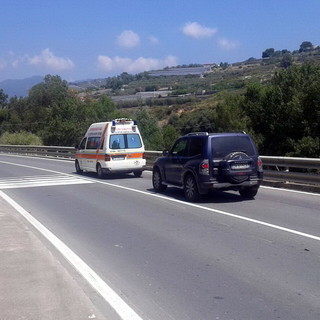 Sanremo: scontro tra auto e scooter di fronte al cimitero di Valle Armea, giovane ricoverato in ospedale