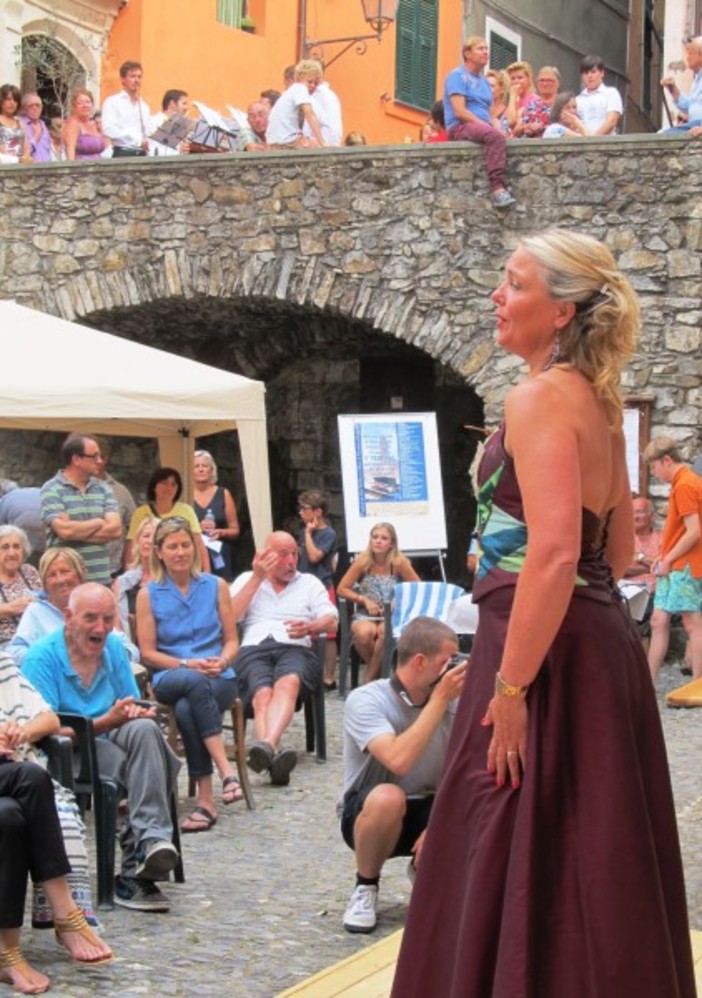 Castel Vittorio chiusura con grandi applausi per il V Festival dell'Alta Val Nervia Castel Vittorio chiusura con grandi applausi per il V Festival dell'Alta Val Nervia