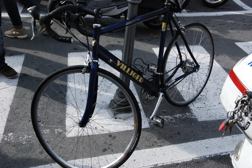 Sanremo: ciclista investito stamani da un'auto in via Martiri di fronte alla galleria Francia Sanremo: ciclista investito stamani da un'auto in via Martiri di fronte alla galleria Francia
