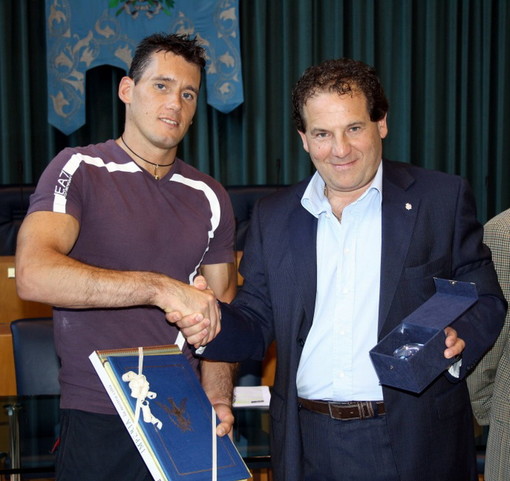 Imperia: Igor Cassina, campione olimpico di Atene 2004, testimonial ad Imperia in favore dell'AIMPS