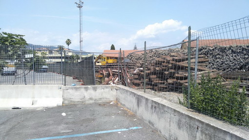 Imperia: incidente sul lavoro nel deposito merci dell'ex stazione, operaio romeno in gravi condizioni (Foto)
