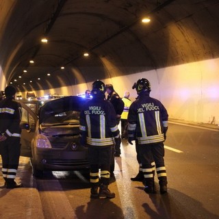 Sanremo: principio di incendio su un'auto all'interno di una galleria sull'Aurelia Bis (Foto)