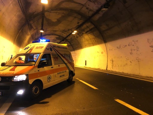 Sanremo: entra contromano in Aurelia Bis e provoca un frontale, fugge ma viene scoperto subito dalla Municipale