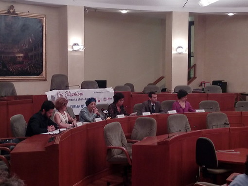 Migranti: oggi se ne è parlato anche a Torino, Emma Bonino "Bisogna superare la Bossi-Fini e trovare nuovi criteri di inclusione"