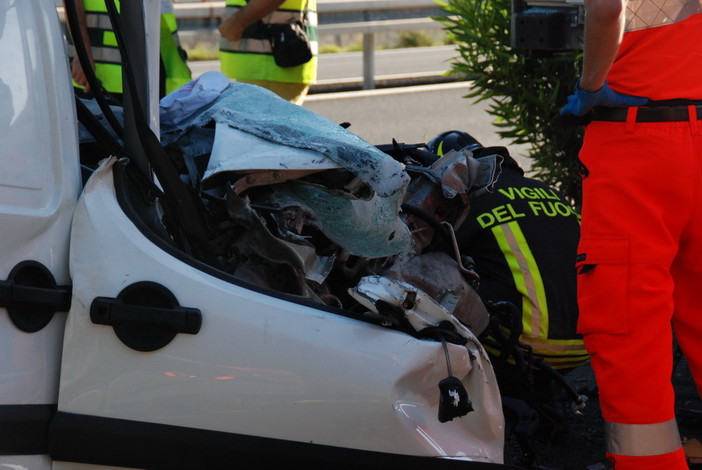 Imperia: incidente di questa mattina sulla A10, riaperta alle 8.55 l'autostrada dopo la rimozione dei mezzi