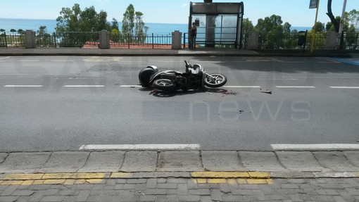 Imperia: scontro scooter-auto di fronte al Comune, una donna di 23 anni eggermente ferita Imperia: scontro scooter-auto di fronte al Comune, una donna di 23 anni eggermente ferita