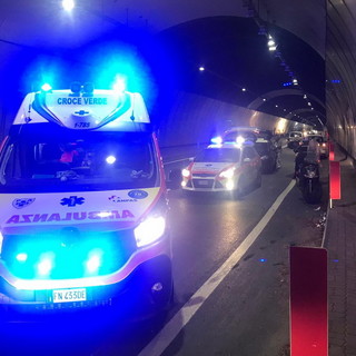 Ventimiglia: scontro auto-moto sull'Aurelia vicino al confine, 20enne lievemente ferito (Foto) Ventimiglia: scontro auto-moto sull'Aurelia vicino al confine, 20enne lievemente ferito (Foto)