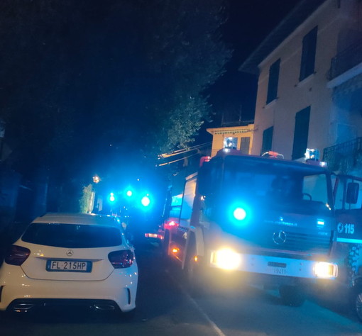 Bordighera: incendio nella dependance di un condominio in via XX Settembre, intervento dei Vigili del Fuoco (Foto) Bordighera: incendio nella dependance di un condominio in via XX Settembre, intervento dei Vigili del Fuoco (Foto)