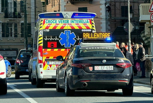 Ventimiglia: tamponamento sul ponte 'Andrea Doria', lievi ferite per una 21enne portata in ospedale (Foto) Ventimiglia: tamponamento sul ponte 'Andrea Doria', lievi ferite per una 21enne portata in ospedale (Foto)