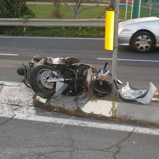 Imperia: auto contro scooter nella zona del Prino, giovane trasportato in ospedale