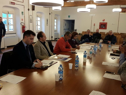 Disagi per il raddoppio ferroviario: le associazioni dei consumatori "partoriscono" un documento da sottoporre alla Regione (Foto e Video) Disagi per il raddoppio ferroviario: le associazioni dei consumatori "partoriscono" un documento da sottoporre alla Regione (Foto e Video)