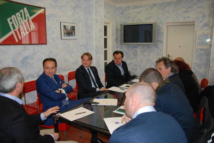 Imperia: L'Assessore Regionale Marco Scajola e l'Europarlamentare Alberto Cirio a colloquio coi sindacati Agnesi: "Pronti fondi europei, ma Colussi non offenda la dignità delle persone" Imperia: L'Assessore Regionale Marco Scajola e l'Europarlamentare Alberto Cirio a colloquio coi sindacati Agnesi: "Pronti fondi europei, ma Colussi non offenda la dignità delle persone"