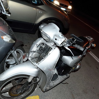 Sanremo: cade con lo scooter finendo contro un'auto in manovra in strada Solaro, giovane portato in ospedale Sanremo: cade con lo scooter finendo contro un'auto in manovra in strada Solaro, giovane portato in ospedale