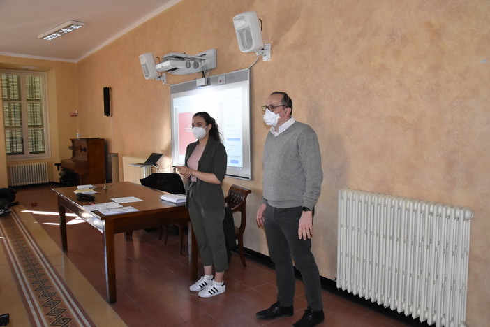 Sanremo: in provincia 10/15 casi l'anno di Hiv, oggi il Dottor Cenderello con gli studenti per parlarne (Foto e Video) Sanremo: in provincia 10/15 casi l'anno di Hiv, oggi il Dottor Cenderello con gli studenti per parlarne (Foto e Video)