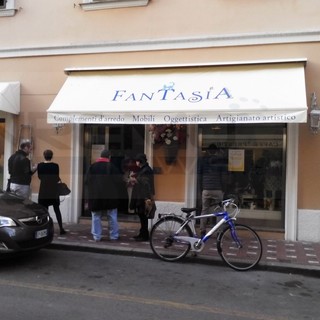 Bordighera: vasto assortimento di complementi d'arredo e oggettistica da Fantasia in via Vittorio Emanuele