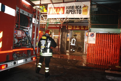 Incendio al Billa di Ventimiglia: confermata origine accidentale, salvato il supermercato ed ora si fa la conta dei danni