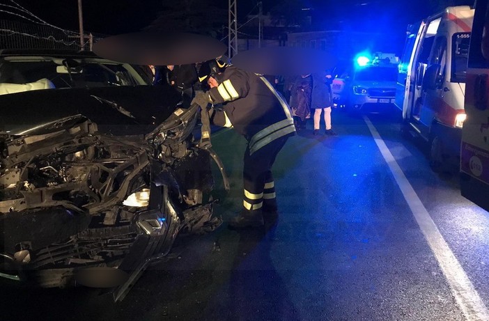 Bordighera: perde il controllo dell'auto in Arziglia, cinque feriti di cui due portati in ospedale