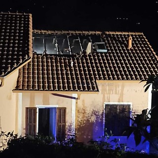 Le immagini dalla zona dell'incendio