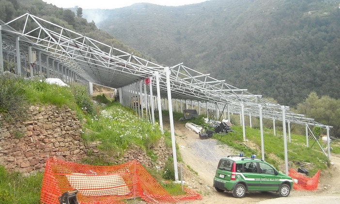 Camporosso: impianto fotovoltaico al posto del 'pergolato', sequestro della Corpo Forestale
