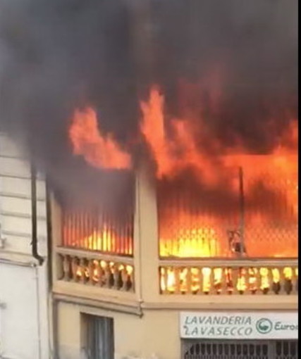 Sanremo: incendio in un appartamento di palazzo Guidi, intervento dei Vigili del Fuoco (collegamento in diretta)