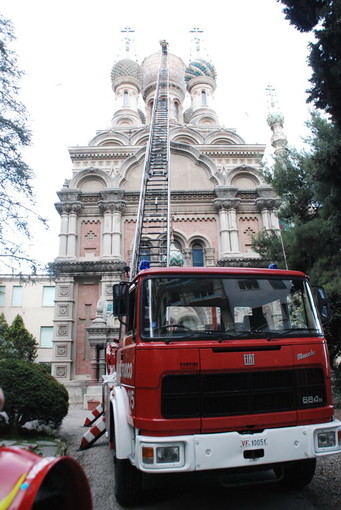 Sanremo: intervento dei VVF riuscito stamattina sulla cupola della Chiesa Russa Sanremo: intervento dei VVF riuscito stamattina sulla cupola della Chiesa Russa