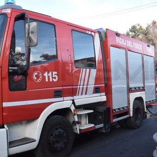 A fuoco un tetto a Perinaldo: intervento dei pompieri, casa disabitata e bonifica in corso A fuoco un tetto a Perinaldo: intervento dei pompieri, casa disabitata e bonifica in corso